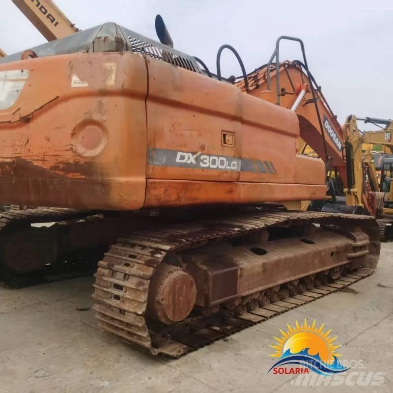 Doosan DX 300 LC Bandgrävare