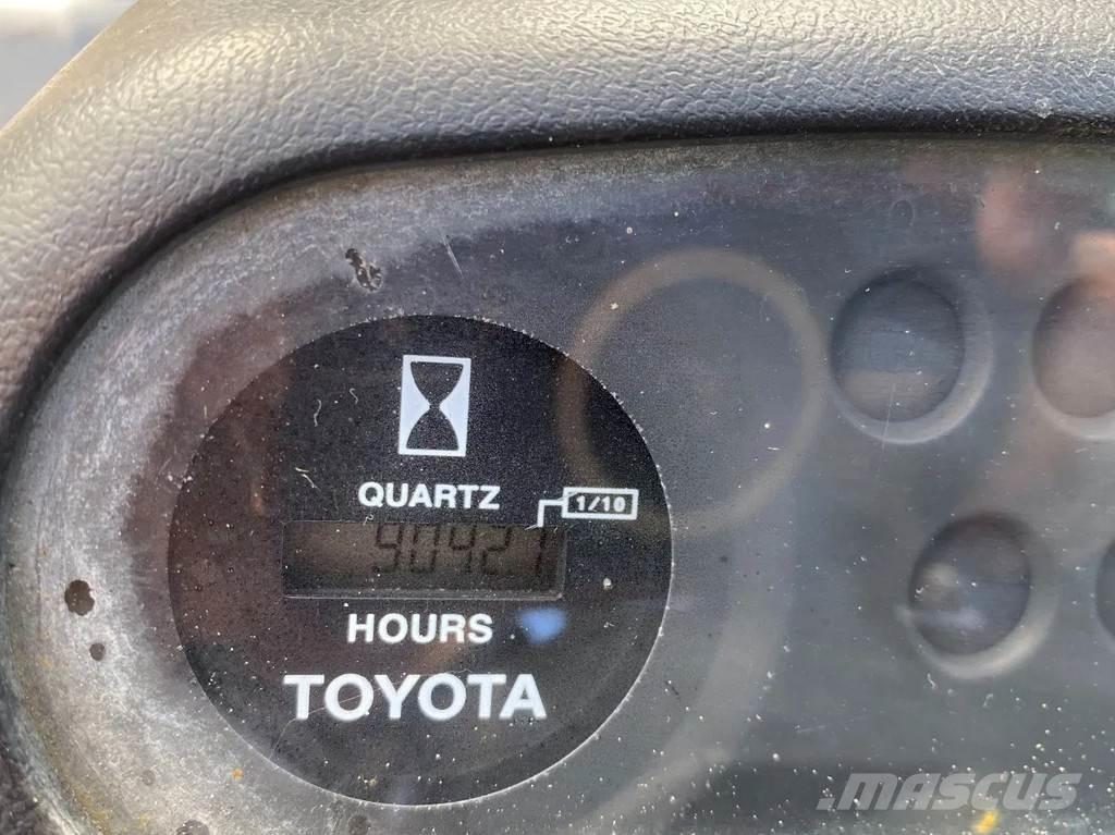 Toyota 42-6FGF25 Gasolmotviktstruckar