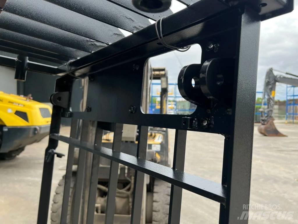 CAT 330C Guard Hytter och interiör