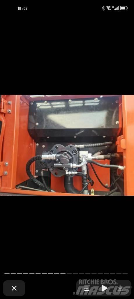 Doosan DX 220 Bandgrävare