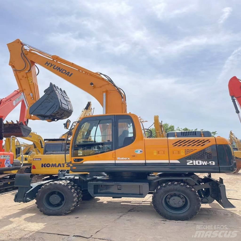 Hyundai R210W-9 Hjulgrävare