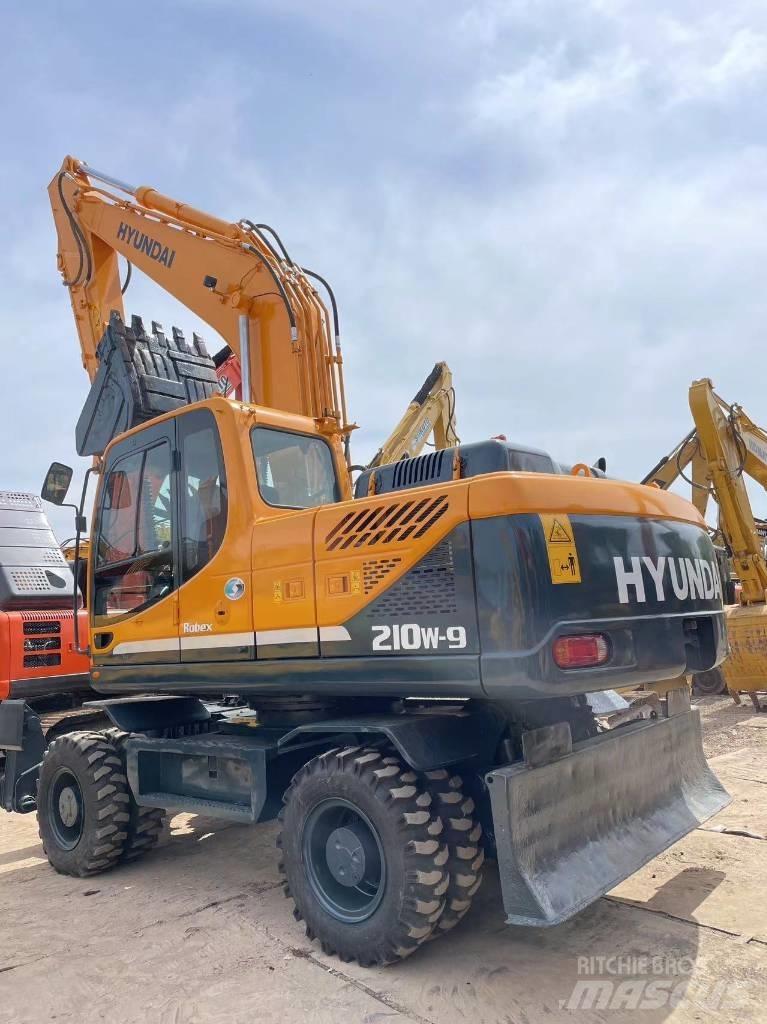 Hyundai R210W-9 Hjulgrävare