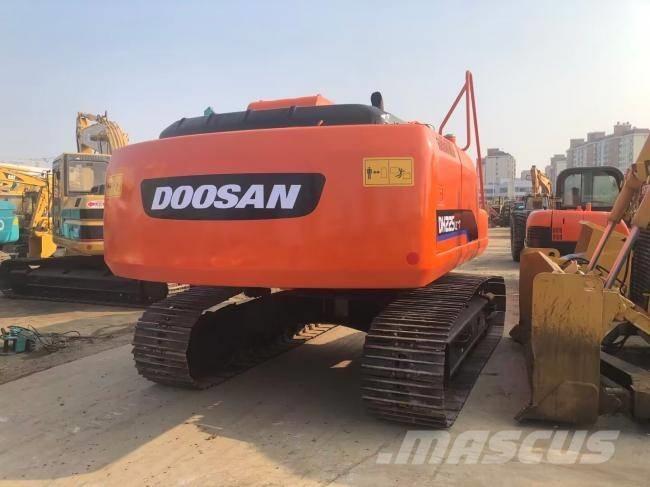 Doosan DH 225 LC-9 Bandgrävare