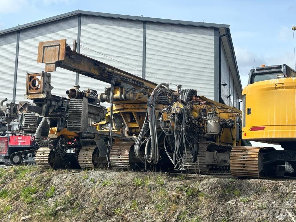 Klemm KR 807 - 5 Pålningsriggar
