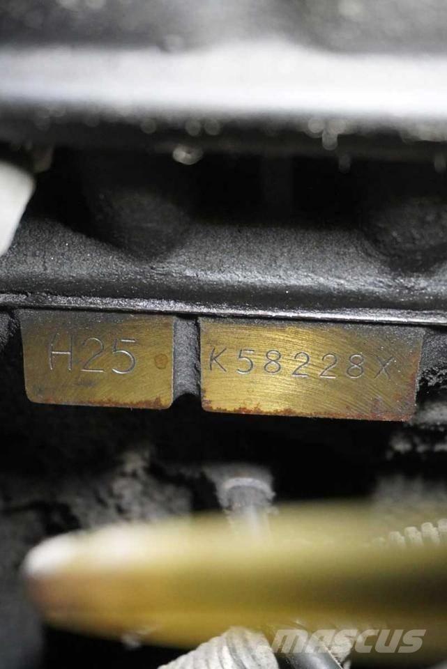 Nissan UGD02 A 32 PQ Gasolmotviktstruckar