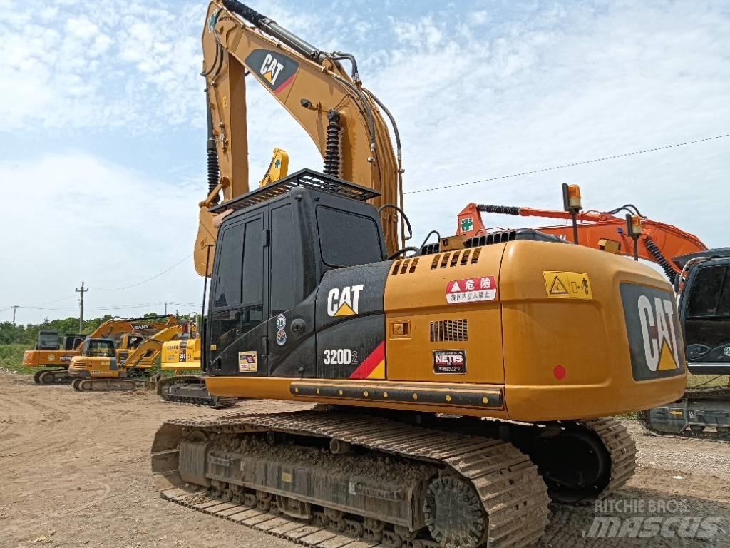 CAT 320D2 Midigrävmaskiner 7t - 12t