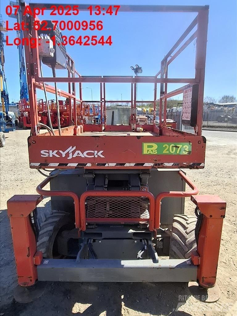 SkyJack SJ 6832 RT Saxliftar