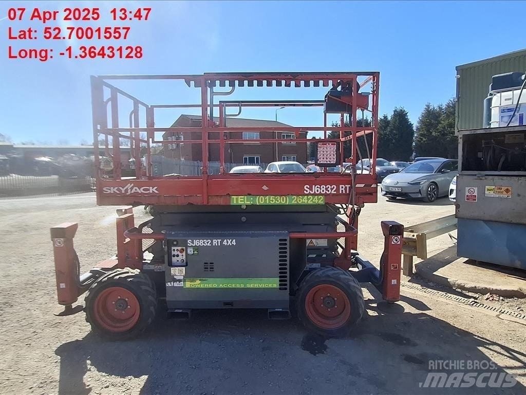 SkyJack SJ 6832 RT Saxliftar