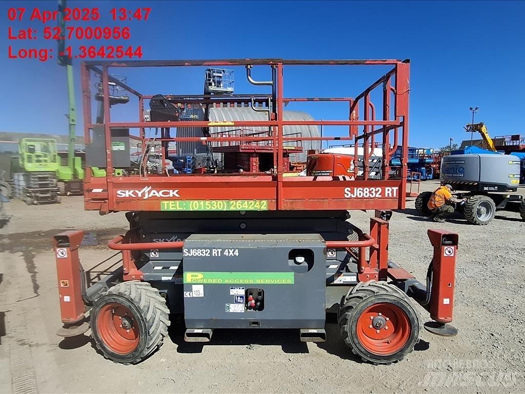 SkyJack SJ 6832 RT Saxliftar