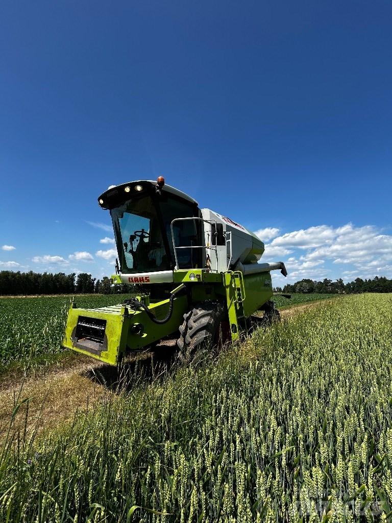 CLAAS Avero 240 Skördetröskor