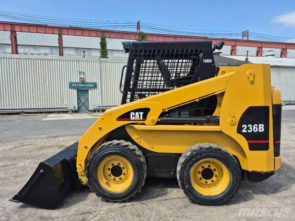 CAT 236 B Kompaktlastare
