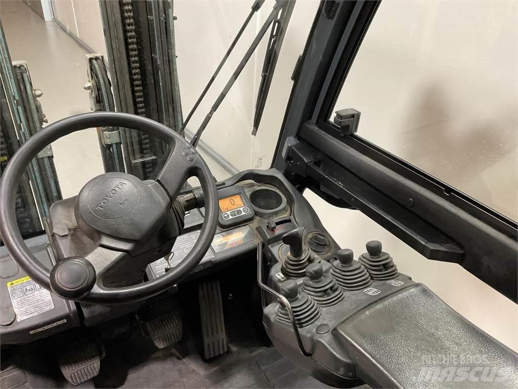 Toyota 52-8FDF30 Dieselmotviktstruckar