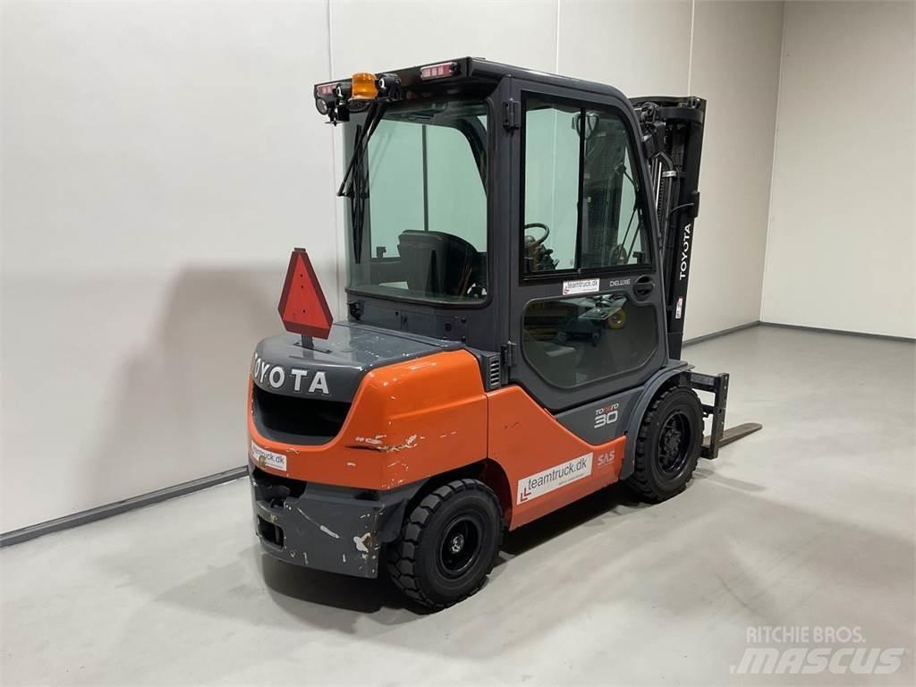 Toyota 52-8FDF30 Dieselmotviktstruckar