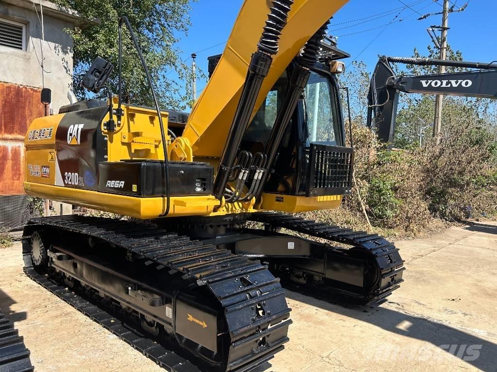 CAT 320D2L Bandgrävare