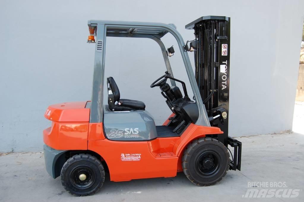Toyota 7 FD 25 Dieselmotviktstruckar