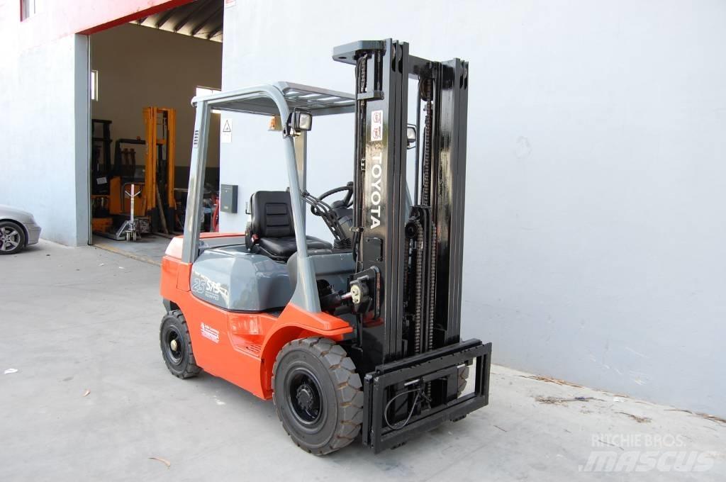 Toyota 7 FD 25 Dieselmotviktstruckar