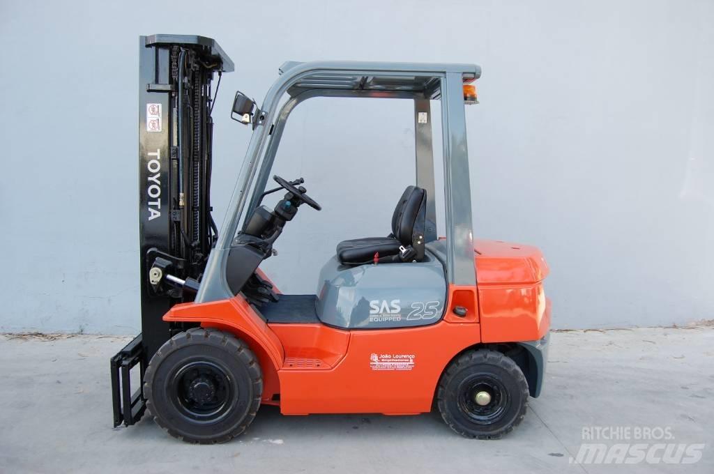 Toyota 7 FD 25 Dieselmotviktstruckar