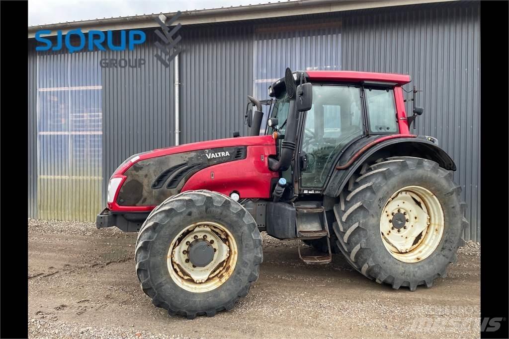 Valtra T153 Traktorer