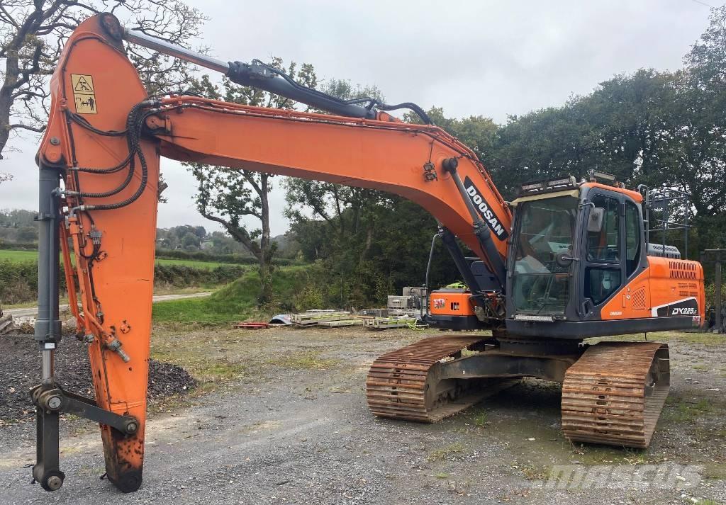 Doosan DX 225 LC Bandgrävare