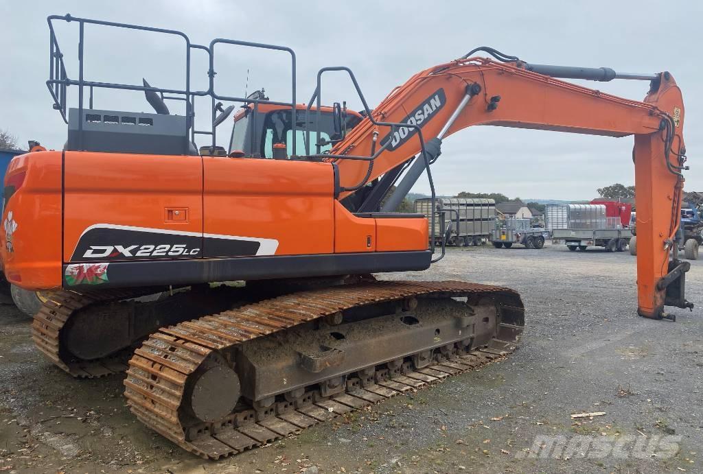 Doosan DX 225 LC Bandgrävare