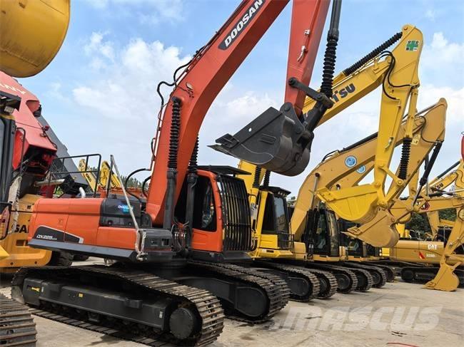 Doosan DX 225 LC Bandgrävare
