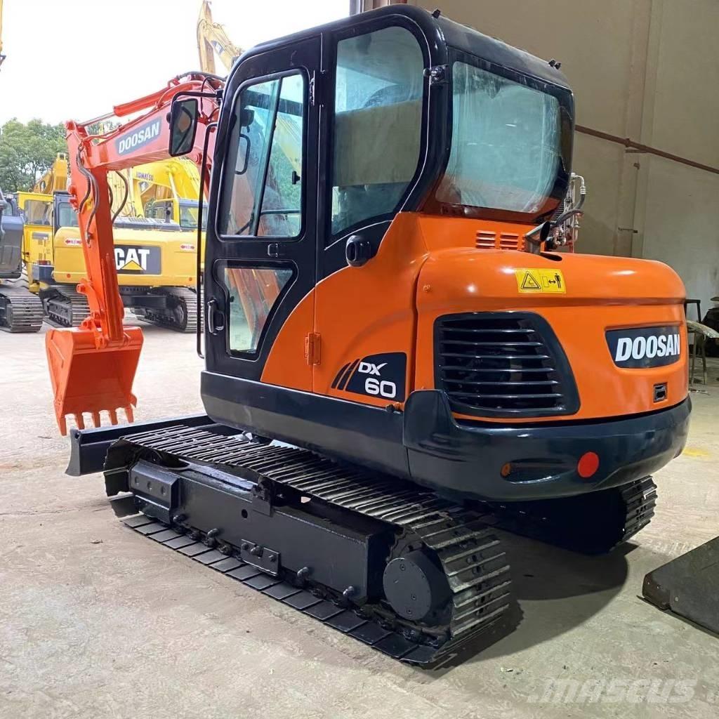 Doosan DX 60-9 C Bandgrävare