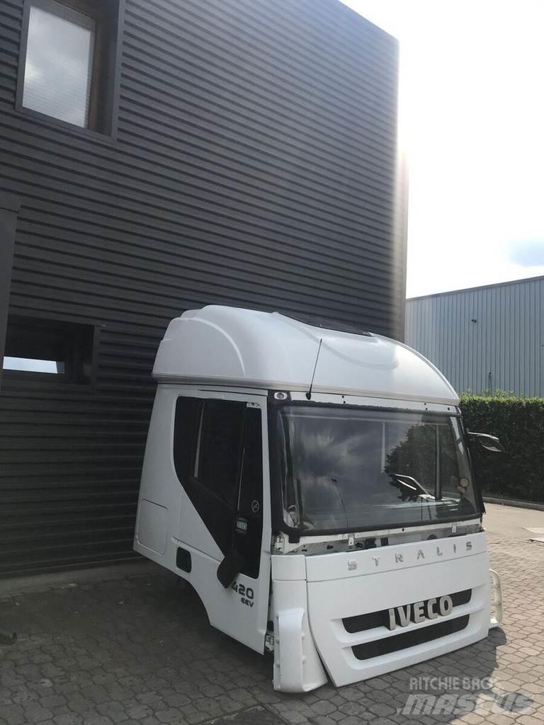 Iveco Stralis AT Hytter och interiör