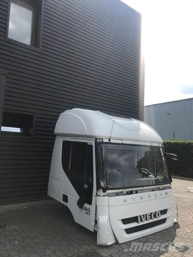 Iveco Stralis AT Hytter och interiör
