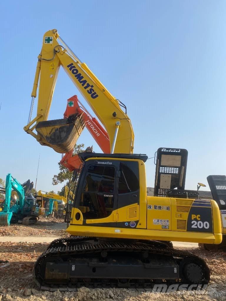 Komatsu PC 200-8 Bandgrävare
