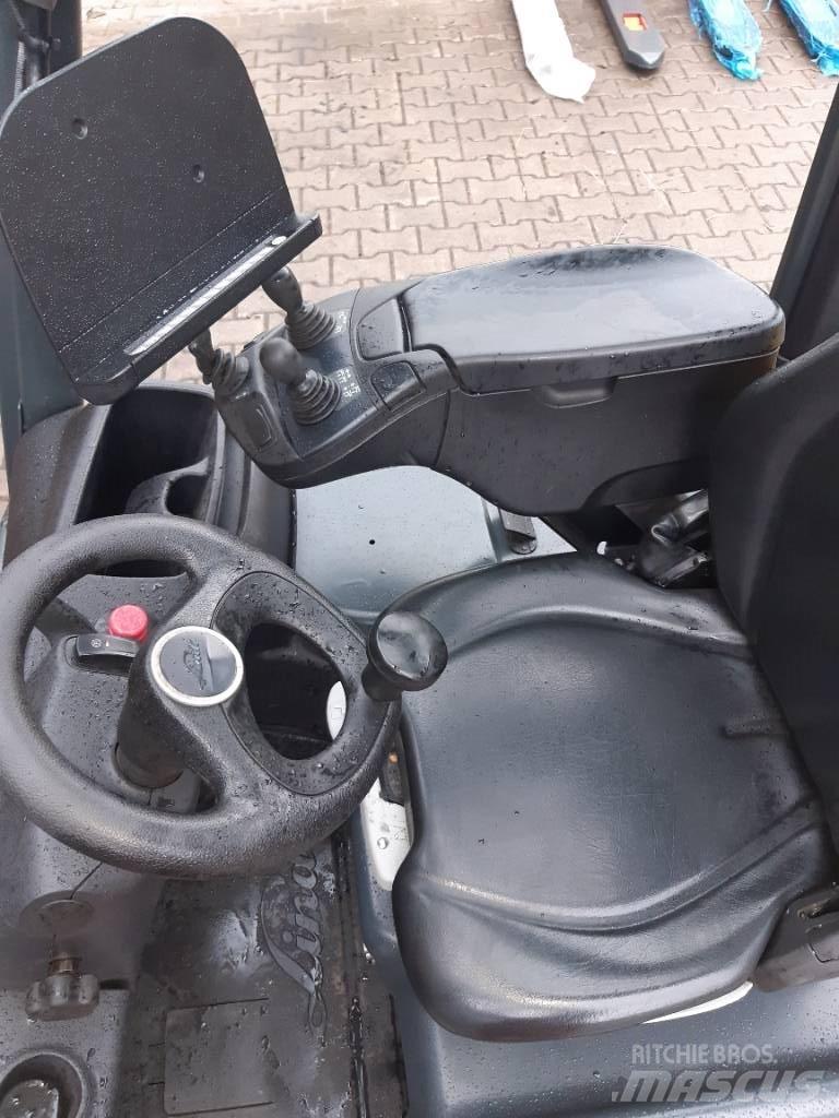 Linde E 12 Elmotviktstruckar