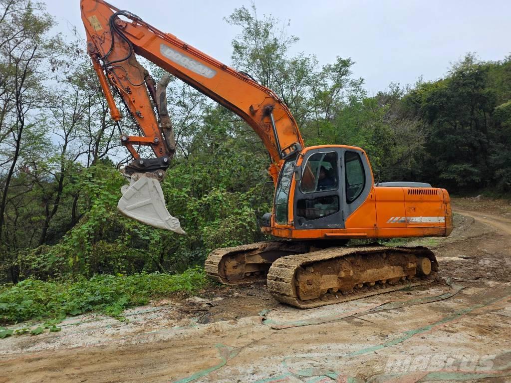 Doosan DX 220 LCA Bandgrävare