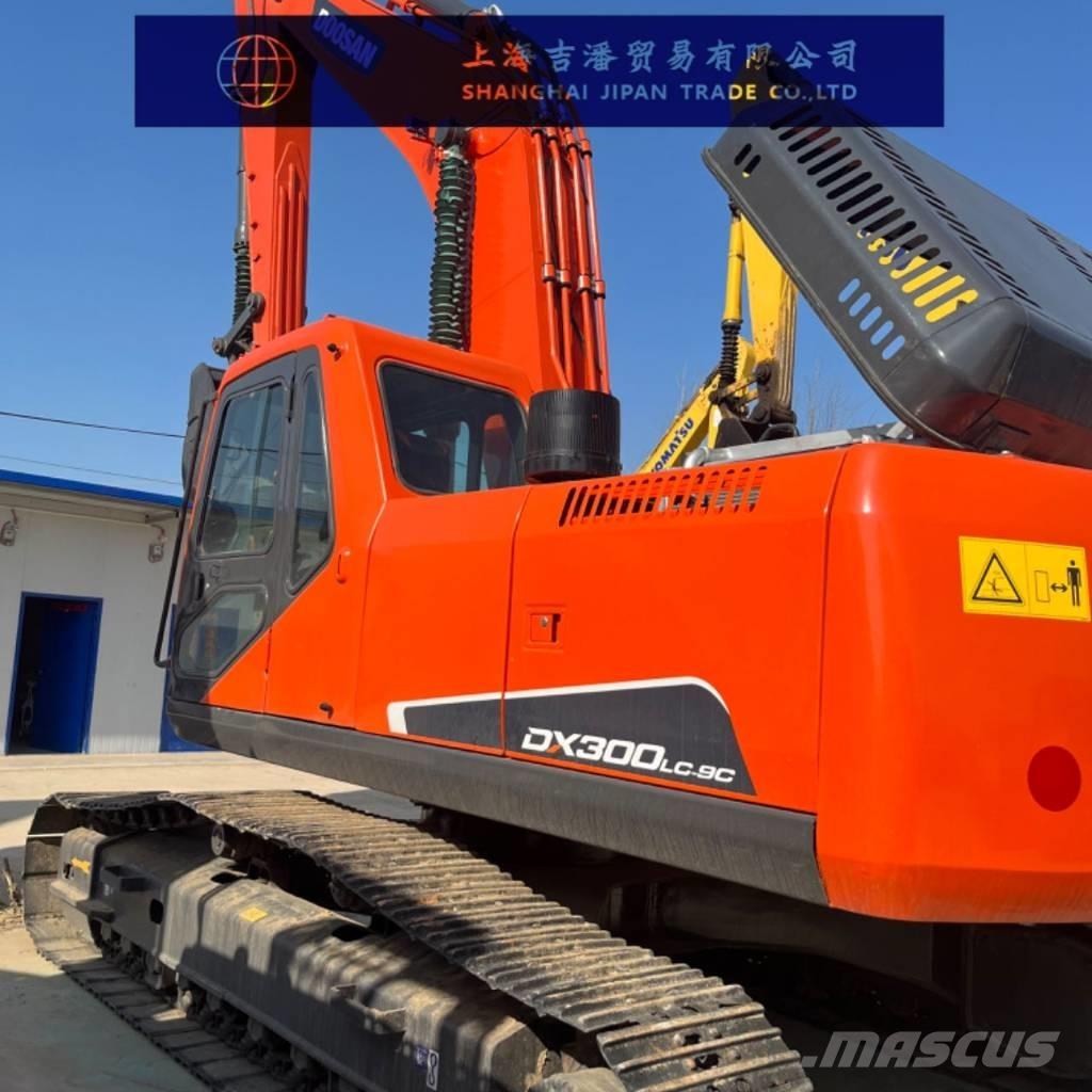 Doosan DX 300 Bandgrävare
