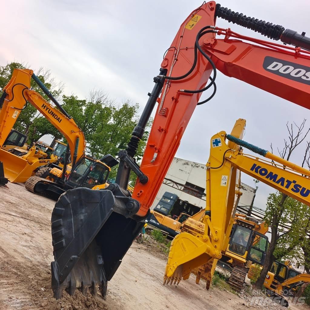 Doosan DX300 Bandgrävare