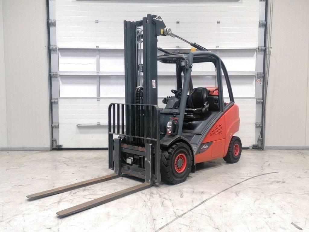 Linde H30T-02 Gasolmotviktstruckar