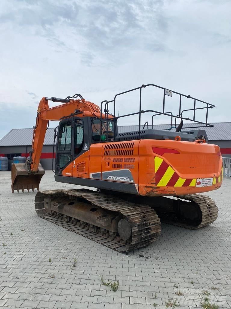 Doosan DX 225 LC Bandgrävare