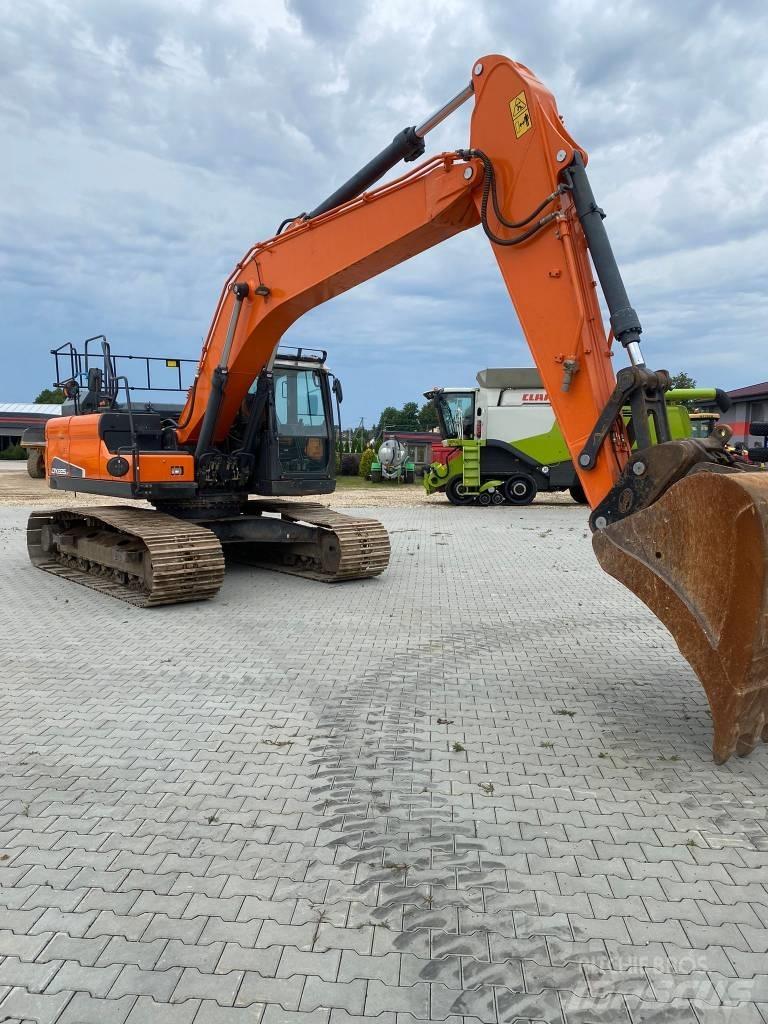 Doosan DX 225 LC Bandgrävare
