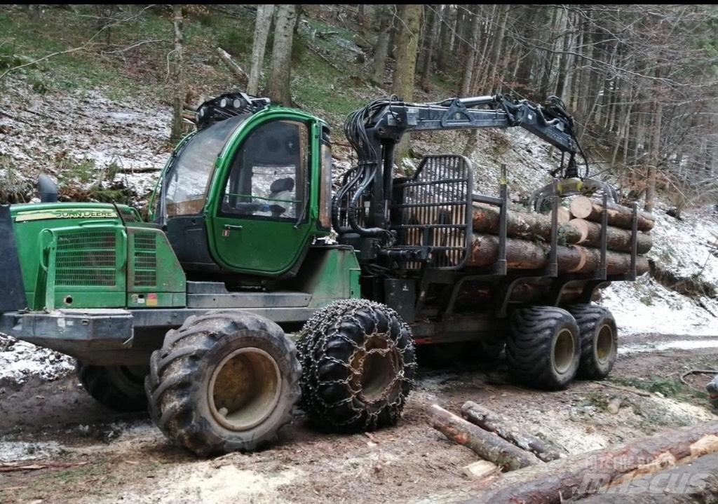 John Deere 1110 E Skotare