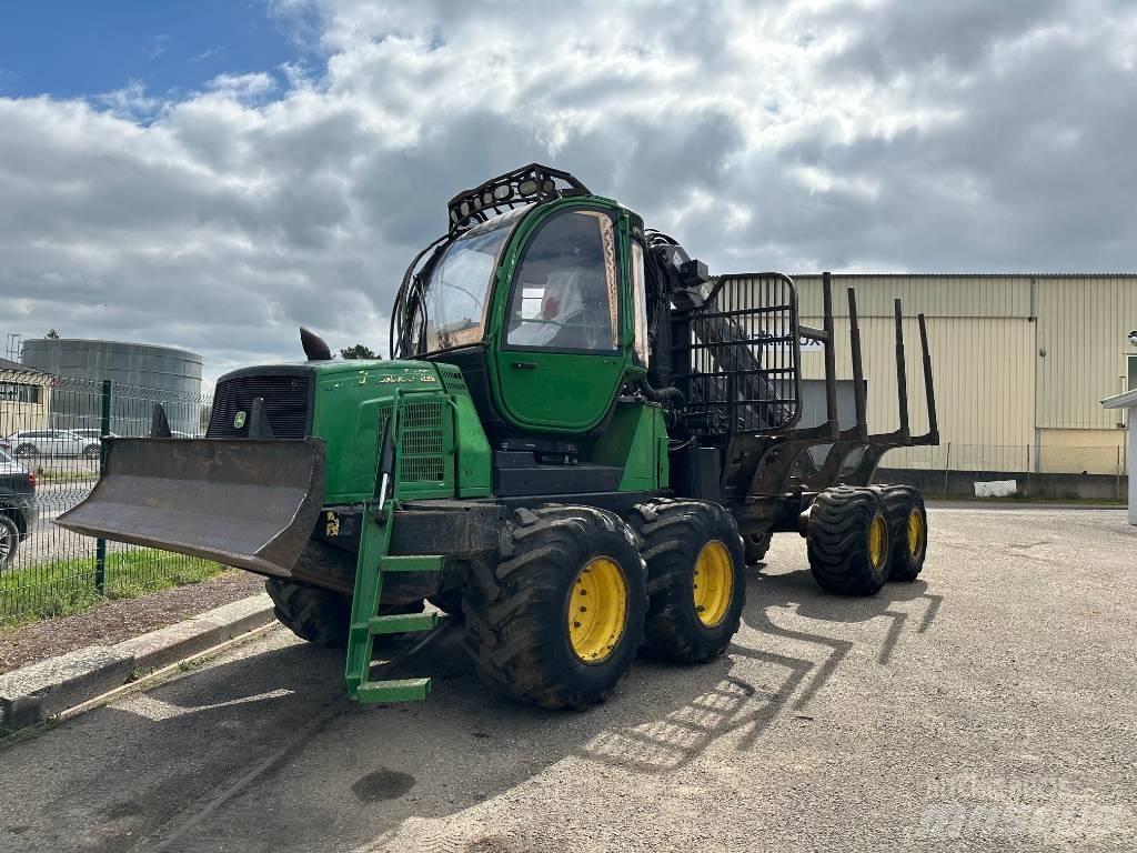John Deere 1010E Skotare