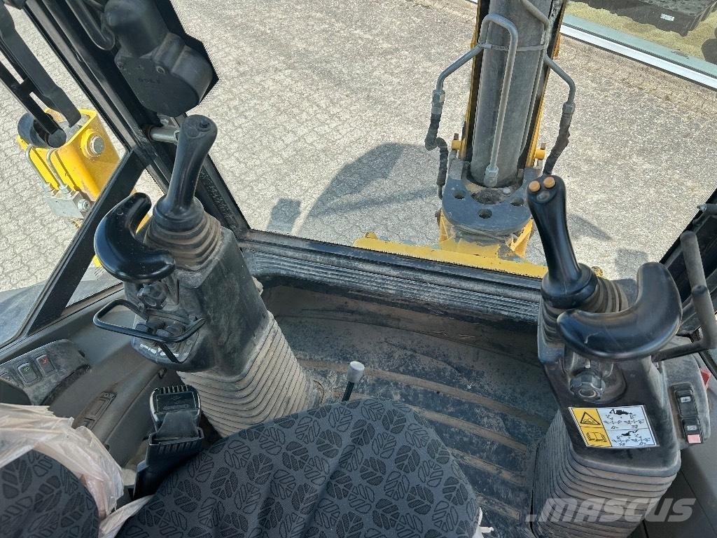 New Holland B 100 C Grävlastare