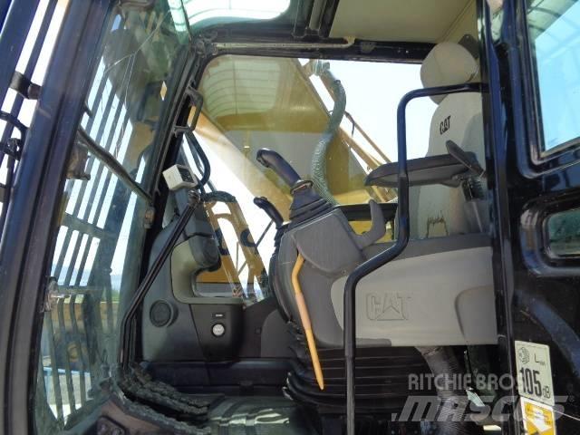 CAT 330 D L Bandgrävare