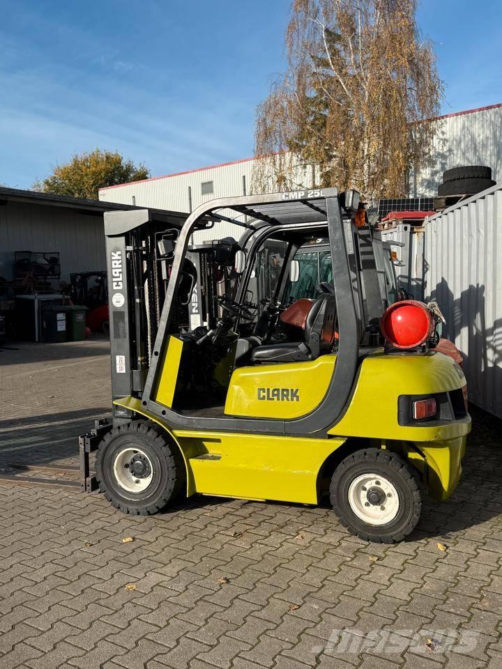 Clark CMP 25 L Gasolmotviktstruckar