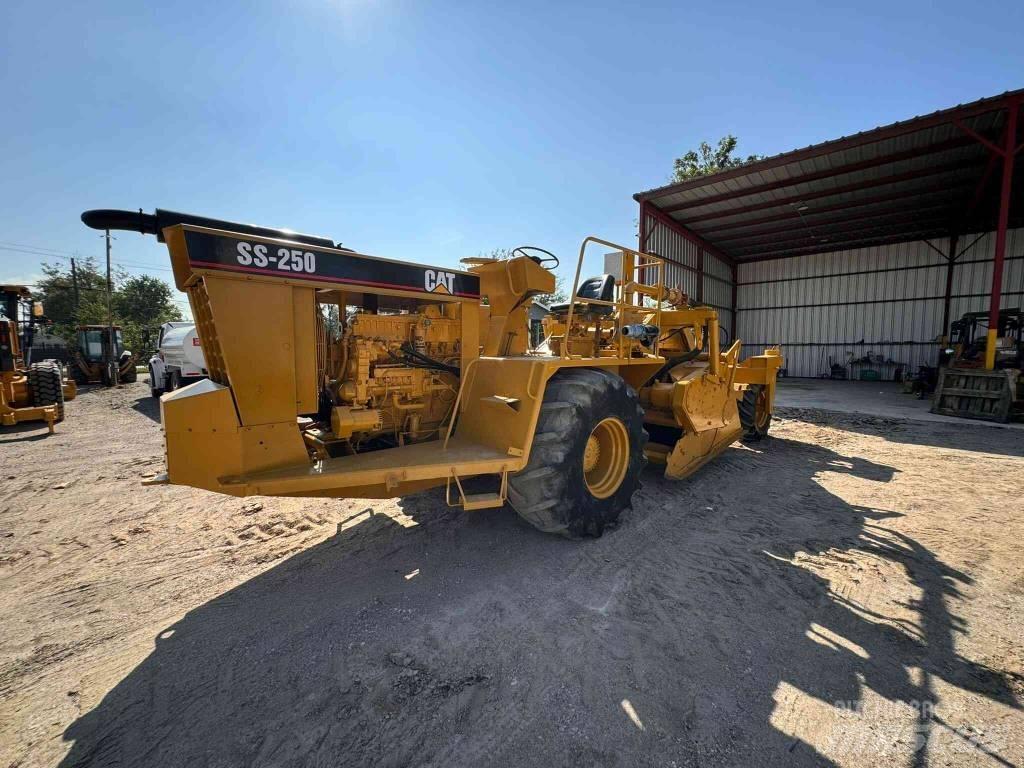 CAT SS 250 Asfaltsläggningsmaskiner