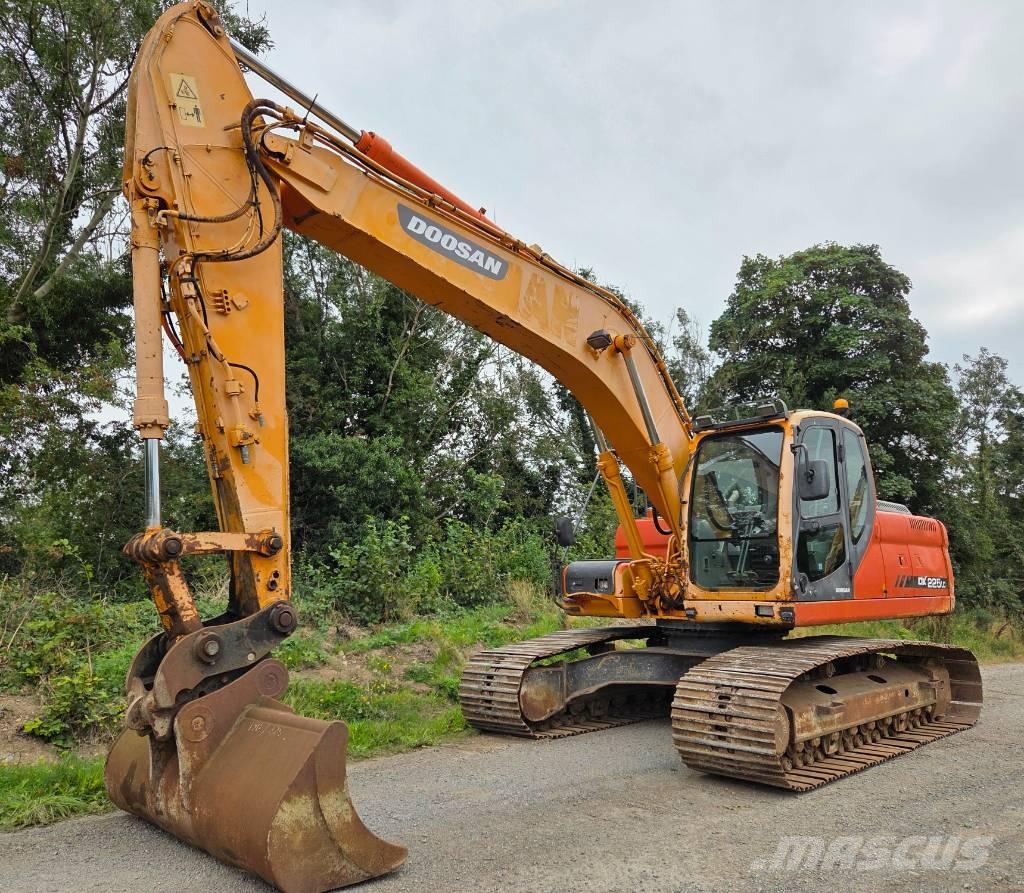 Doosan DX 225 LC Bandgrävare