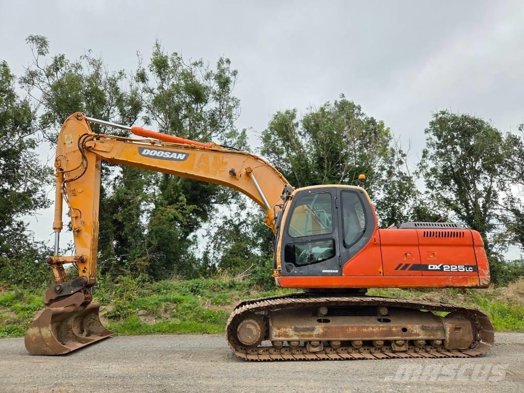 Doosan DX 225 LC Bandgrävare
