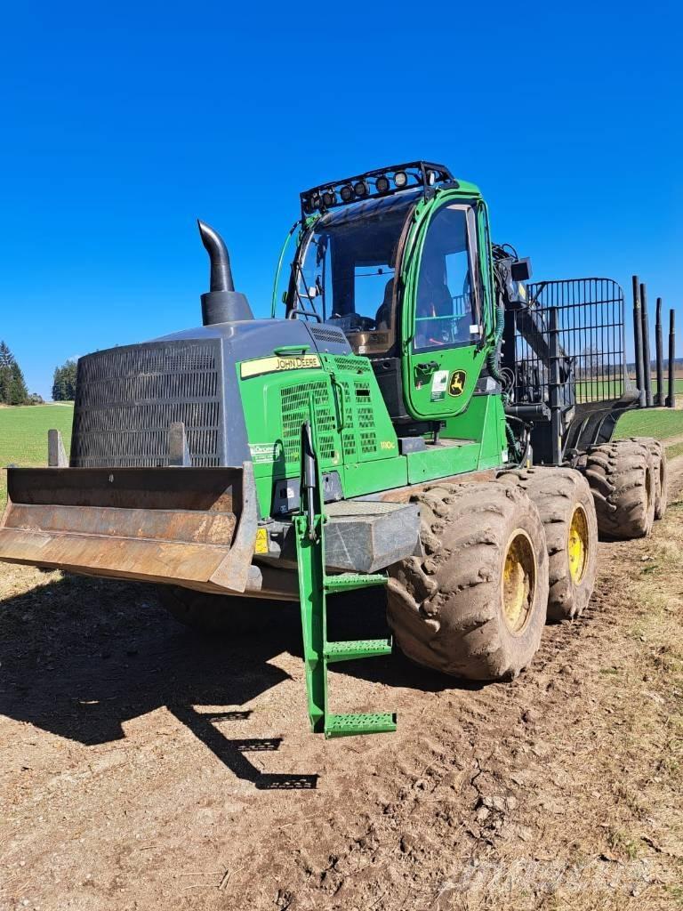John Deere 1110 G Skotare