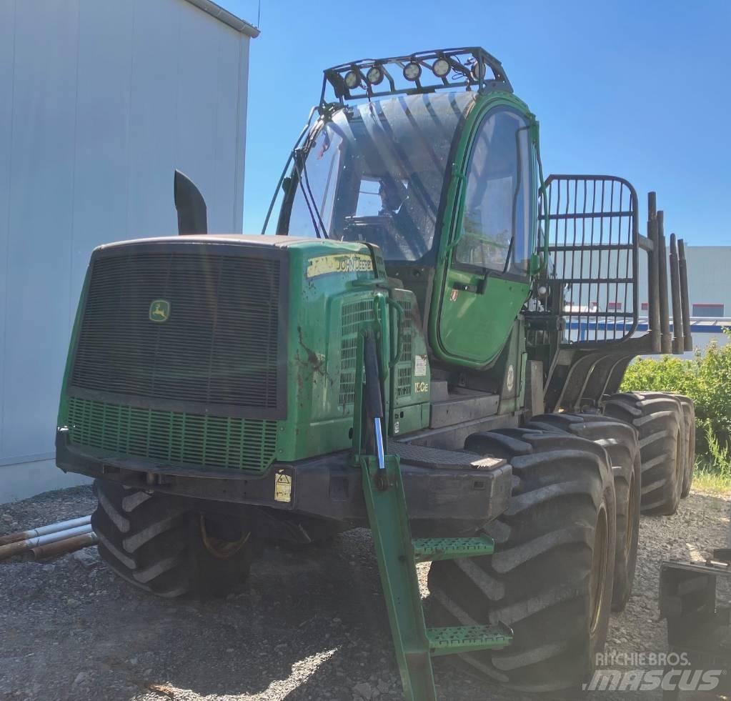 John Deere 1110 E Skotare