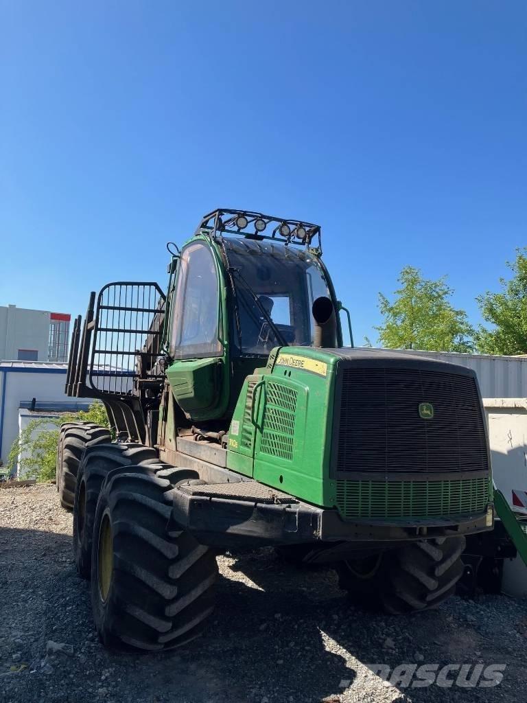 John Deere 1110 E Skotare