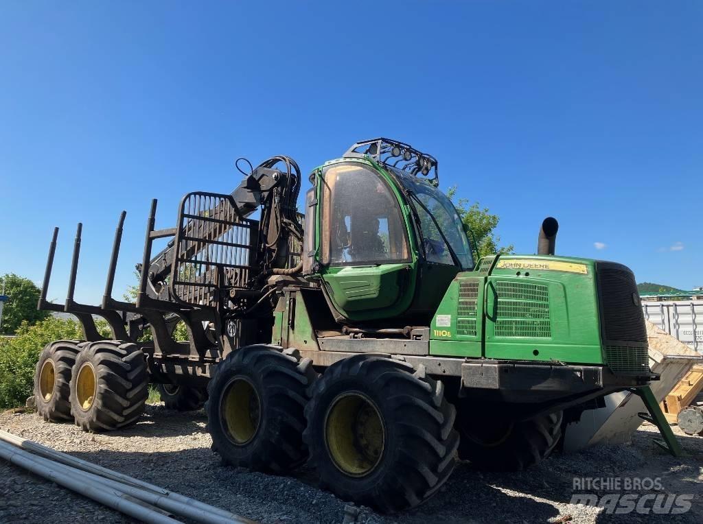 John Deere 1110 E Skotare