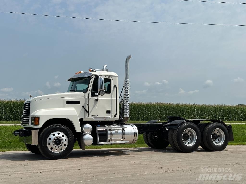 Mack Pinnacle 64ft Dragbilar