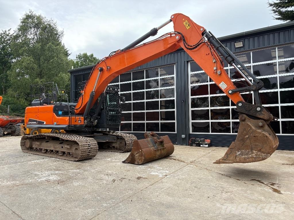 Doosan DX 225 LC-5 Bandgrävare